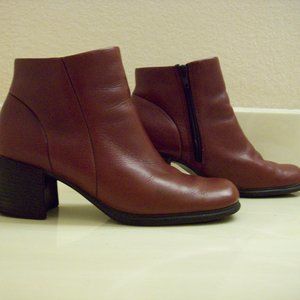 Women's Size 6.5 Ankle Boot